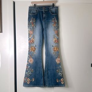 Driftwood floral embroidered vintage wash high waisted bell bottoms size 10